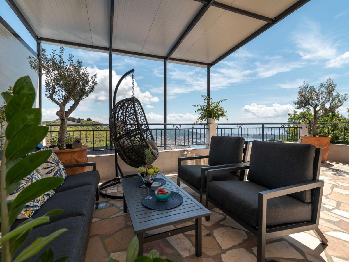 Scenic Sea View,Three Bedroom Villa With Pool Trogir Exterior photo